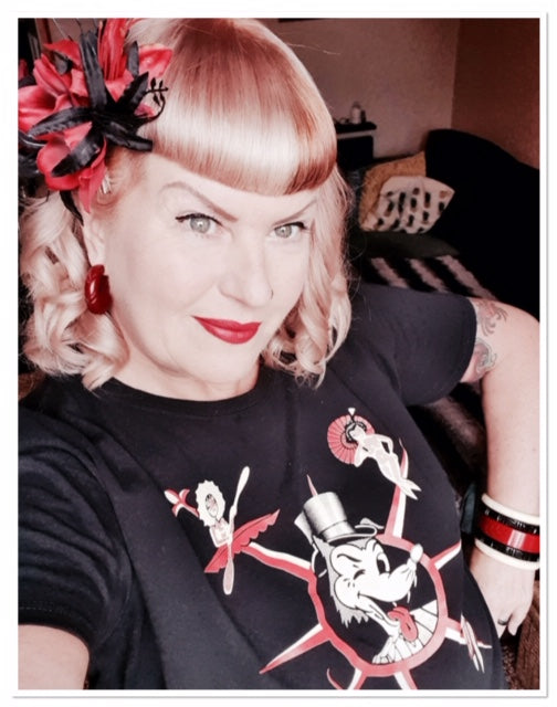 Ladies Wolf pin up  T shirt